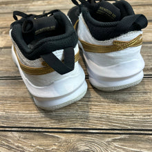 Nike basketball shoes- team hustle D10 big kid size 6Y