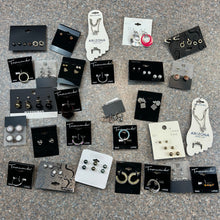 100 Pcs Assorted NWT Jewelry Retail Assortment Pack