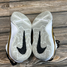 Nike basketball shoes- team hustle D10 big kid size 6Y