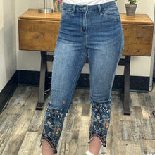 Laurie Felt Embroidered Cropped Jeans Size 6