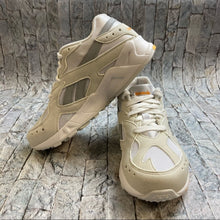 Reebok Classic Aztrek Athletic Shoe -  size 4.5