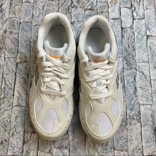 Reebok Classic Aztrek Athletic Shoe -  size 4.5