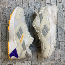 Reebok Classic Aztrek Athletic Shoe -  size 4.5