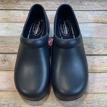 Easy Street Kris Slip-Resistant Clogs NWT