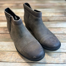 UGG Attell Wome's Waterproof Ankle Boot, Size 10 NWOT